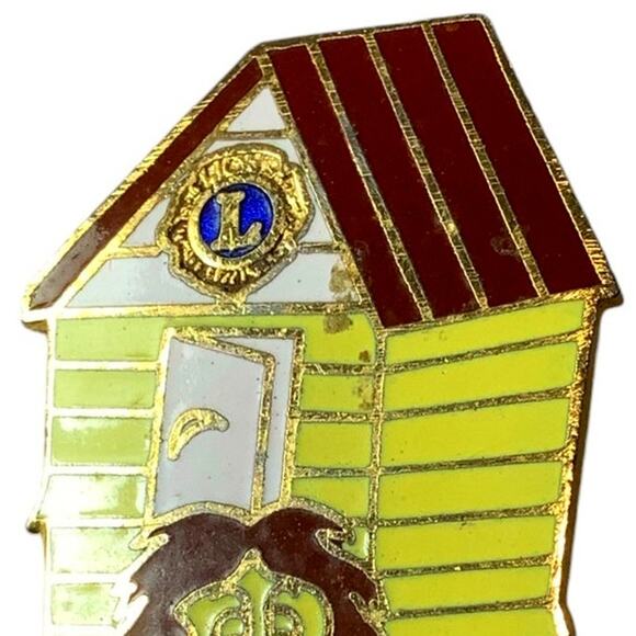 Vintage Lions Club International Outhouse Pin, District 5M7 Minnesota - Picture 3 of 4